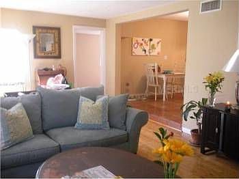 4th image of 4700 Wallace Ave
