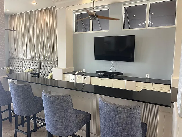 255 Evernia St #616 — Photo 32
