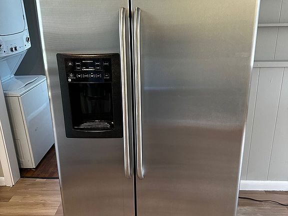 4th image of 2514 Peach Dr #B