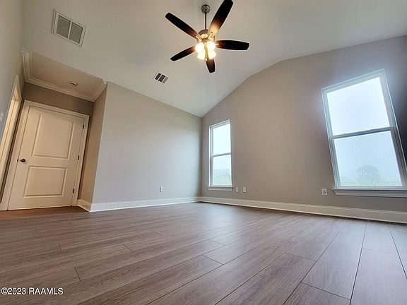 5th image of 215 Tennyson Dr