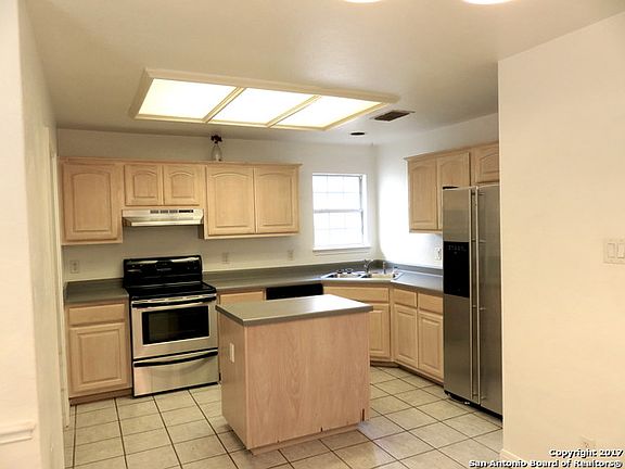 4th image of 121 La Garde St