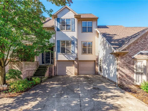 6626 Fox Hollow Ct, Middleburg Heights, OH 44130