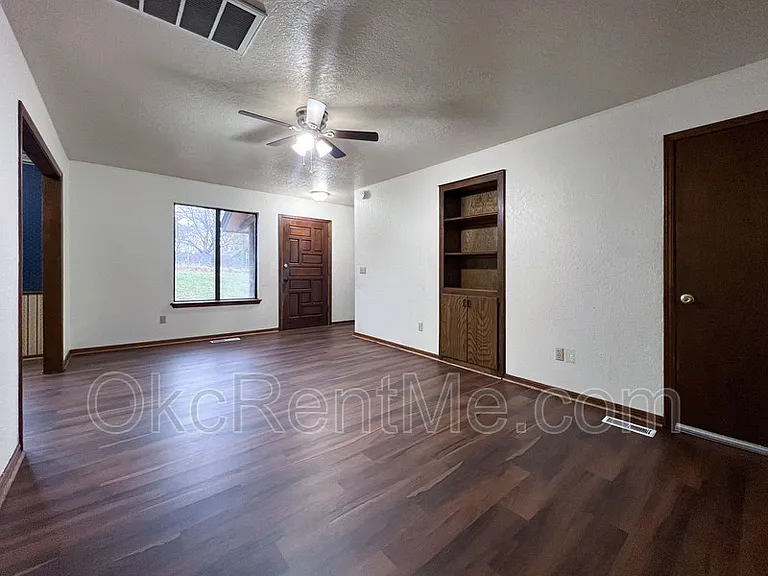 6801 Chisholm Ct — Photo 27