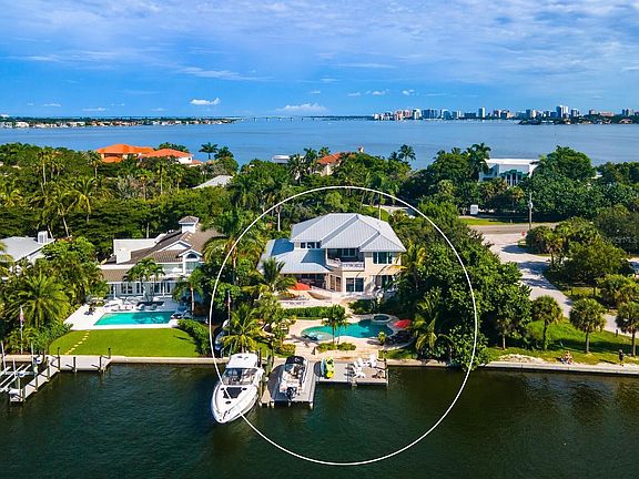 2nd image of 880 Siesta Dr