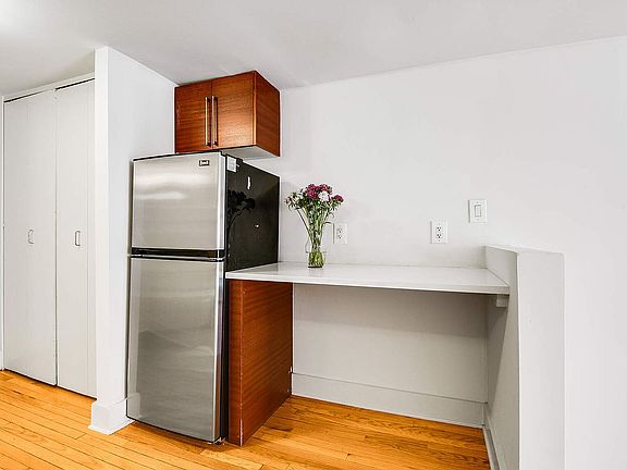 4th image of 184 Thompson St APT 2P