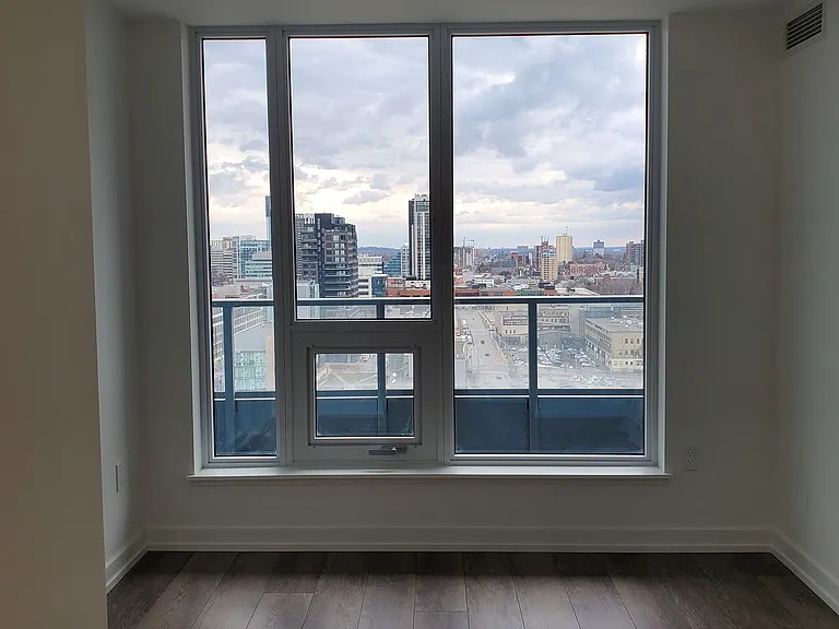 15 Wellington St S #1504 — Photo 4