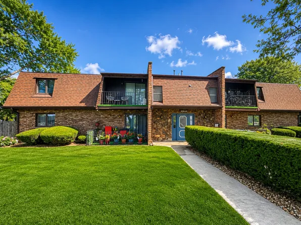 10640 S Brooklodge Ln APT 2B, Palos Hills, IL 60465