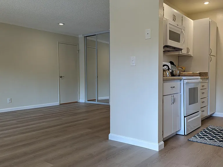 Live Oak Apartments — Photo 49