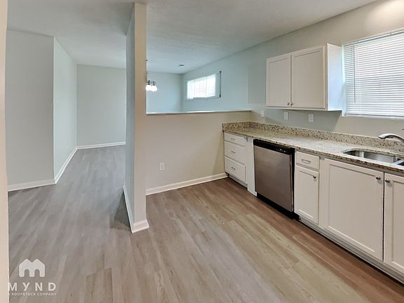 4th image of 4828 Royal Run Dr
