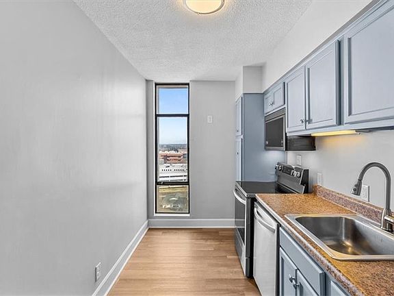 3rd image of 1101 N Elm St Unit 1404
