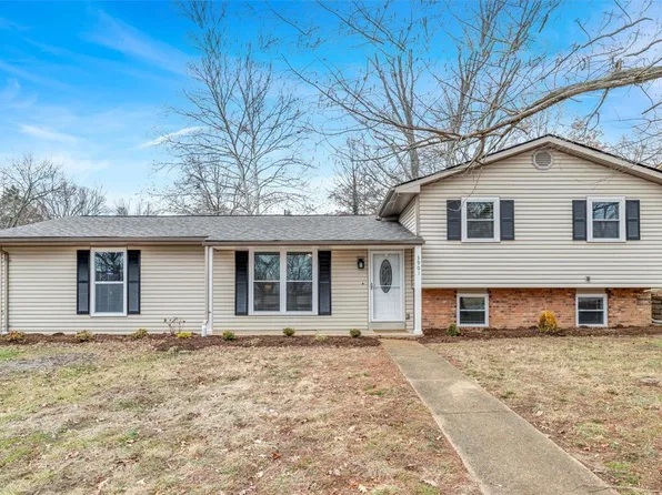 3901 Crystal Wood Dr, Arnold, MO 63010