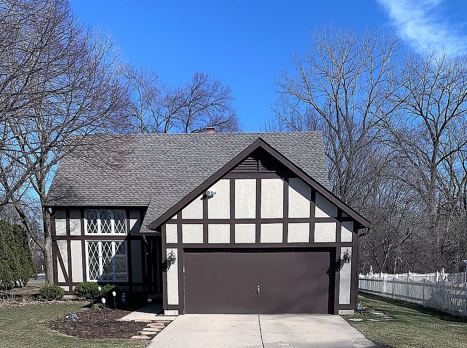 1st image of 807 Woodmar Dr