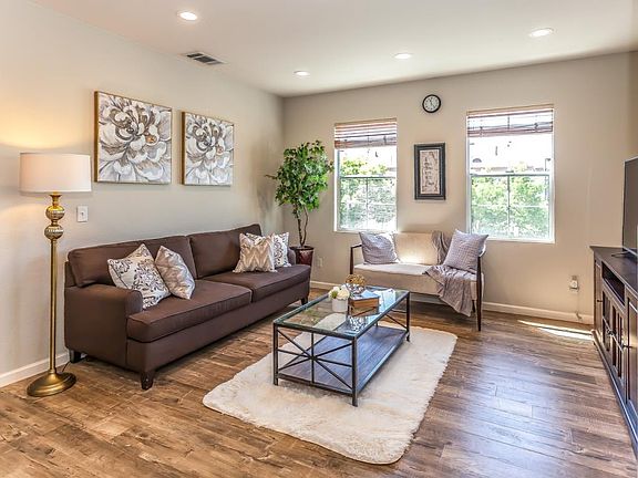 4th image of 889 Monarch Cir