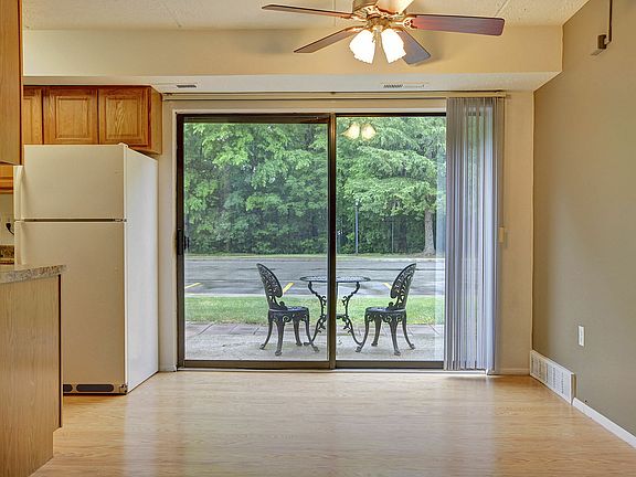 4th image of 4122 Columbia Sq #4127-302