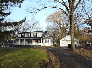 226 Waubun Dr, Fontana, WI 53125