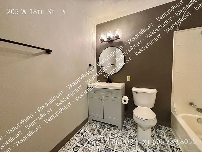 205 W 18th St — Photo 37