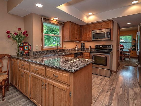 3rd image of 2385 Coach House Dr