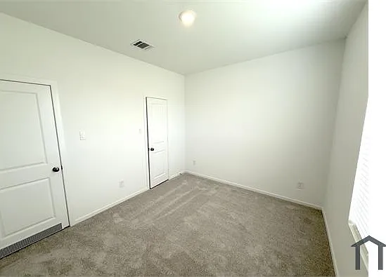 423 Amy St — Photo 11