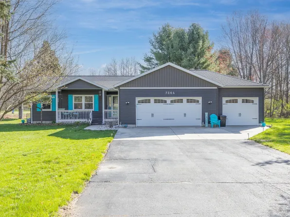 7364 Regency Ln, Stanwood, MI 49346