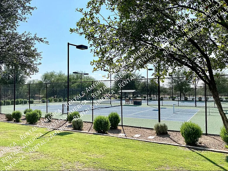 3380 N Camden Dr — Photo 57