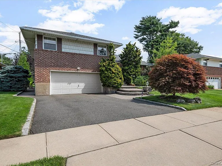 38 Birchwood Park Dr — Photo 1