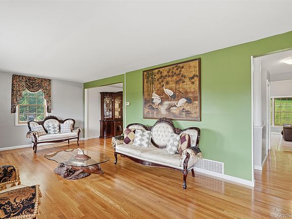 5th image of 623 Cardinal Road