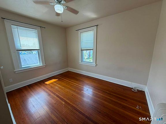 4th image of 223 Wayne St #2