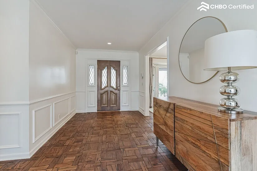 Furnished Executive Home with Pool — Photo 3