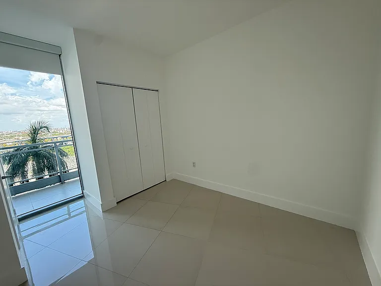 92 SW 3rd St #1506 — Photo 31