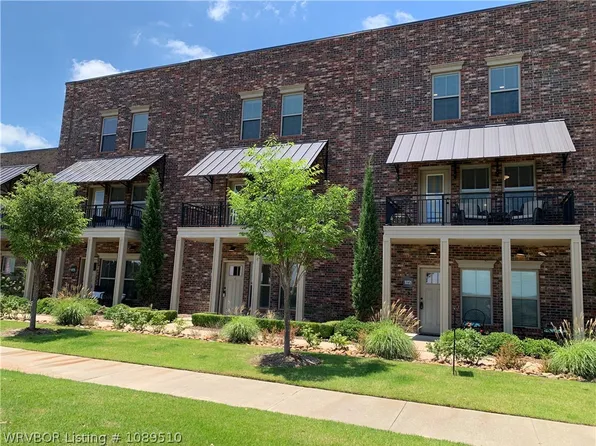 9223 Ra Young Jr Dr, Barling, AR 72923
