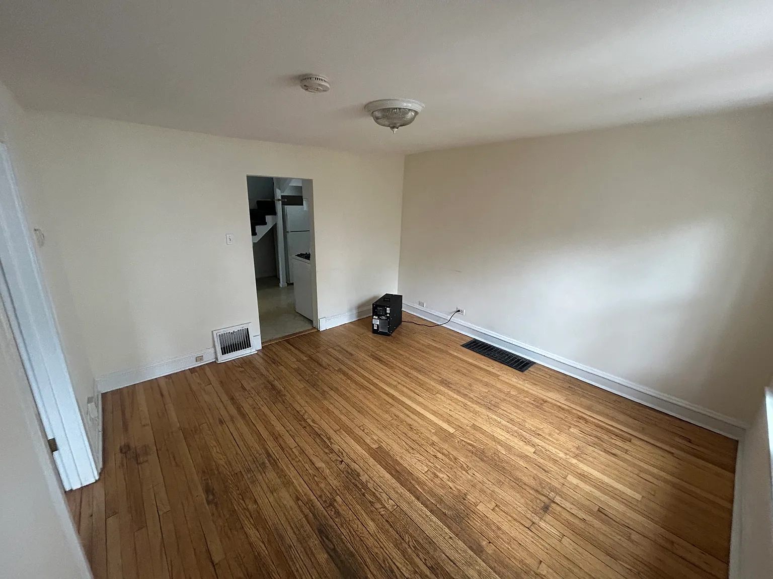4843 N Oakley — Photo 2