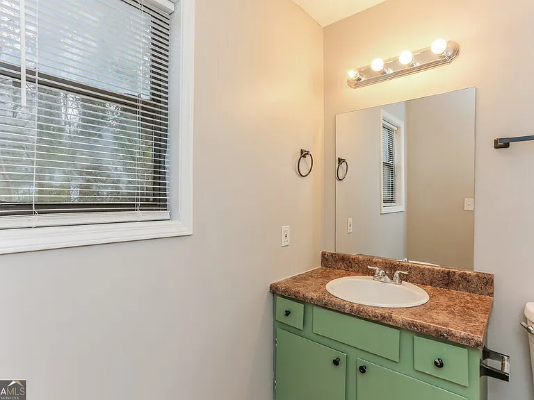 1535 Springwood Dr SE #B — Photo 12