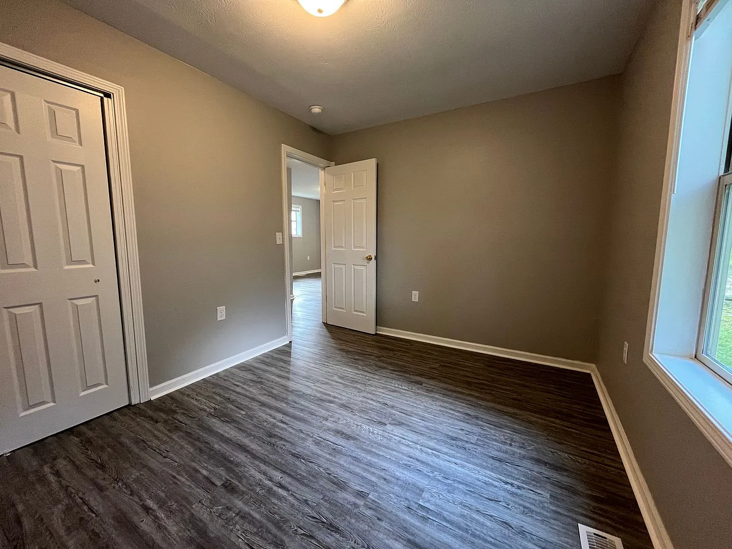 Just Renovated! New Kitchen, Floors, Paint, and more! 4 Bed, 2 Bath. Garage and Private Parking — Photo 4