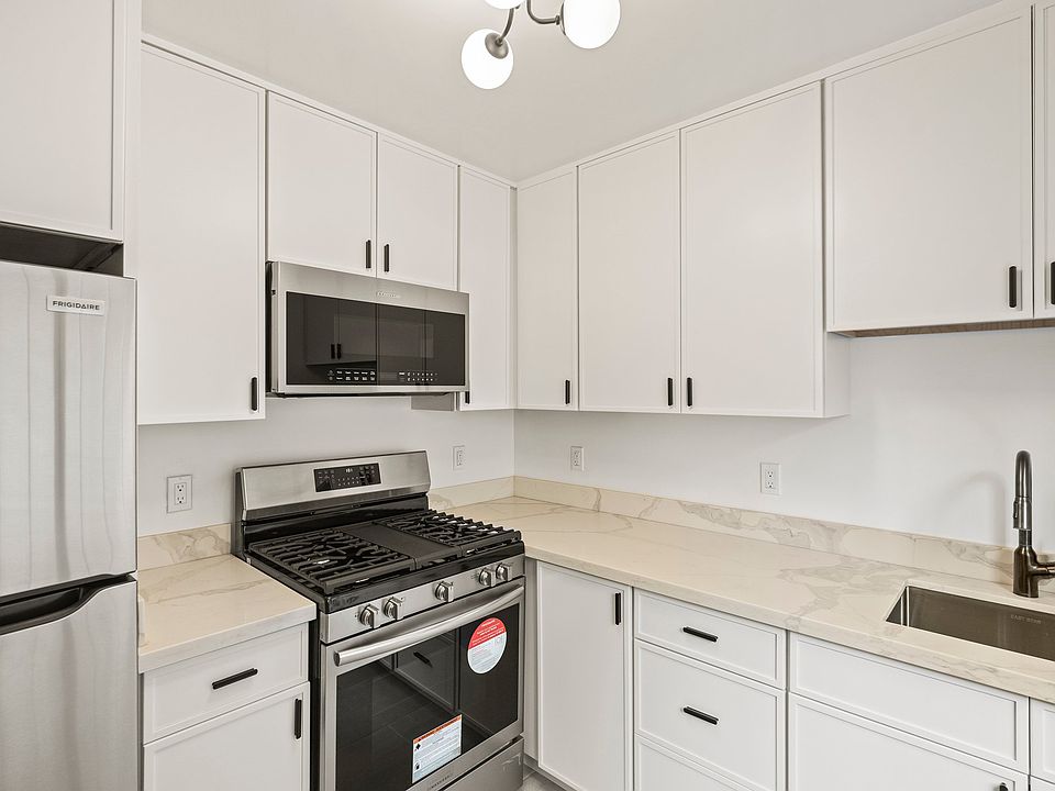 1st image of 121 Broderick St APT 3