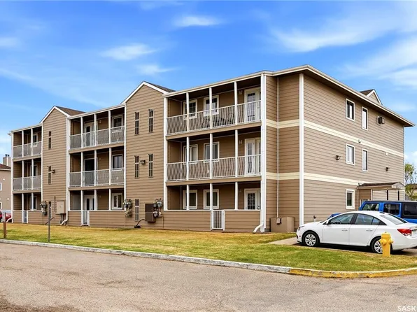 UNIT 10-6575 ROCHDALE BOULEVARD, Regina, SK S4X 2Z1