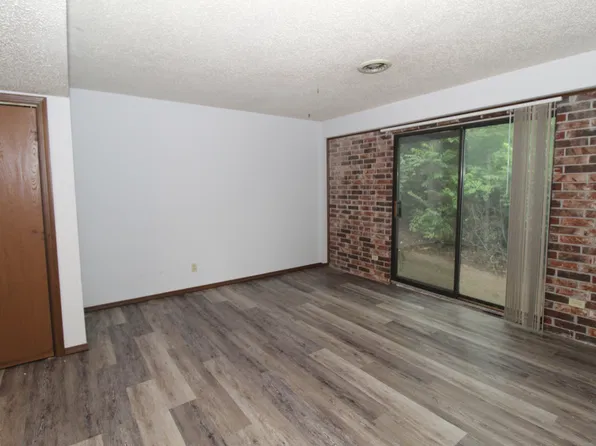 Rock Terrace Townhouses LLC - 350, 350 W Rock St, Fayetteville, AR 72701