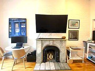 Rented by R New York