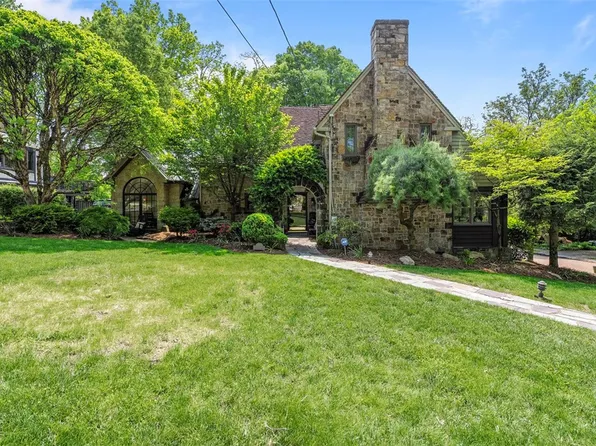 401 Parker Dr, Pittsburgh, PA 15216