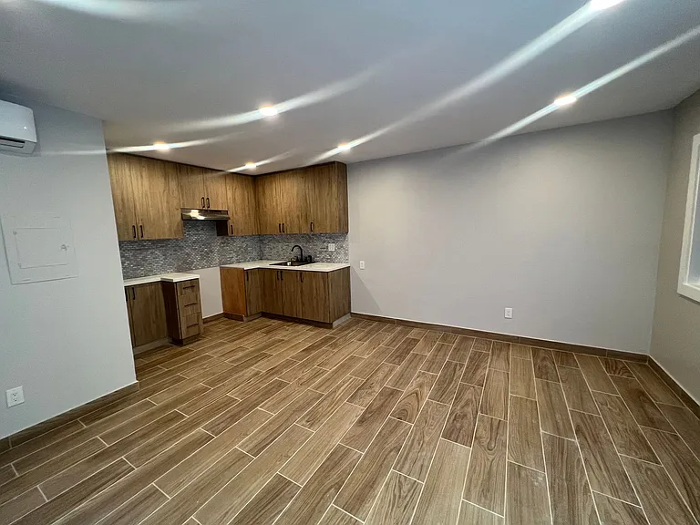 20301 Cohasset St — Photo 16