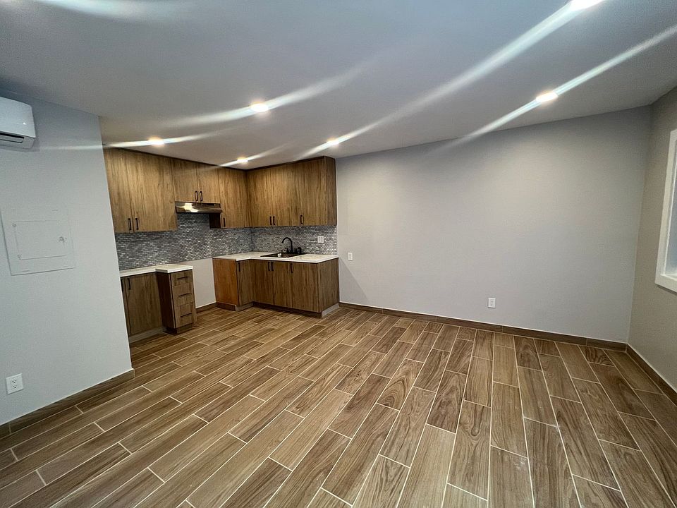 1st image of 20301 Cohasset St APT 2