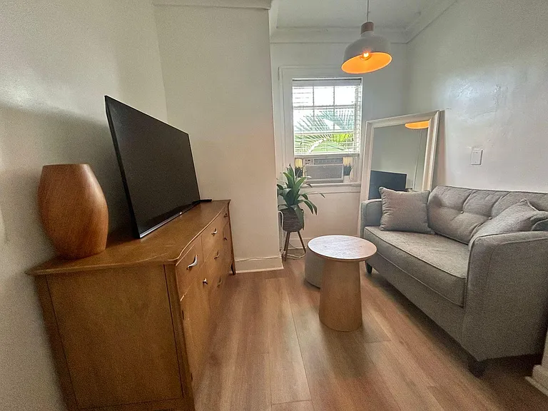 1611 Michigan Ave #18 — Photo 6
