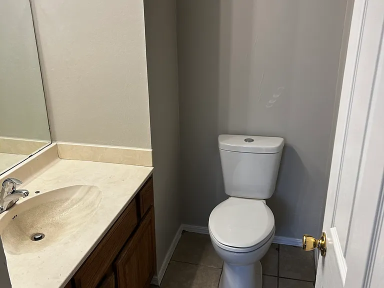 12923 E 28th Pl — Photo 4