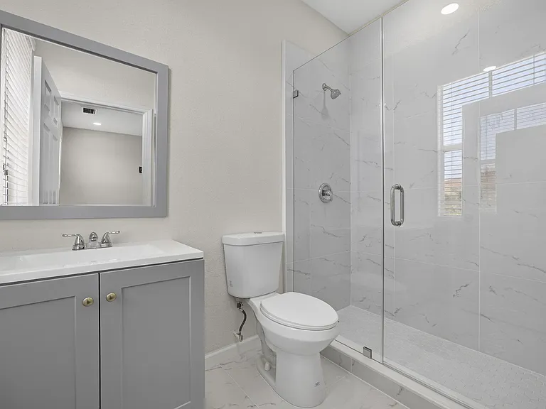 425 Greenwich Cir #204 — Photo 32