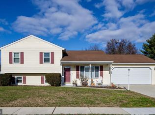 56 Honeysuckle Dr, Mechanicsburg, PA 17050