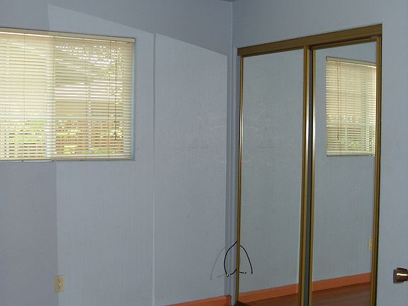 4th image of 5 Kennelford Cir
