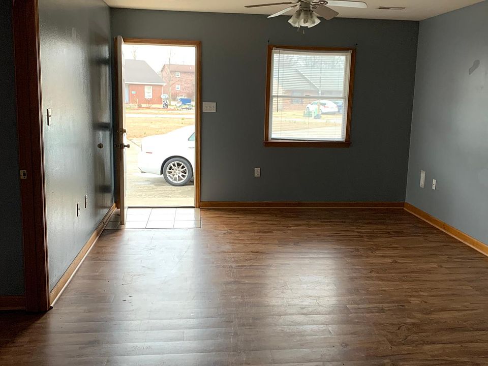 1st image of 635 E Jefferson St