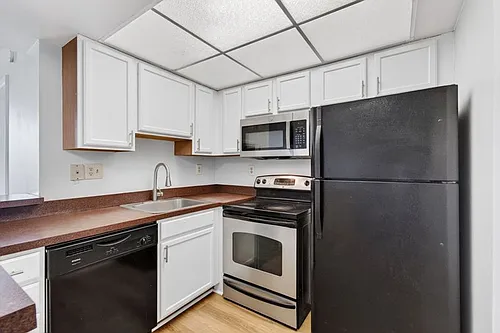 760 Executive Center Dr #32-12-32 Photo 1