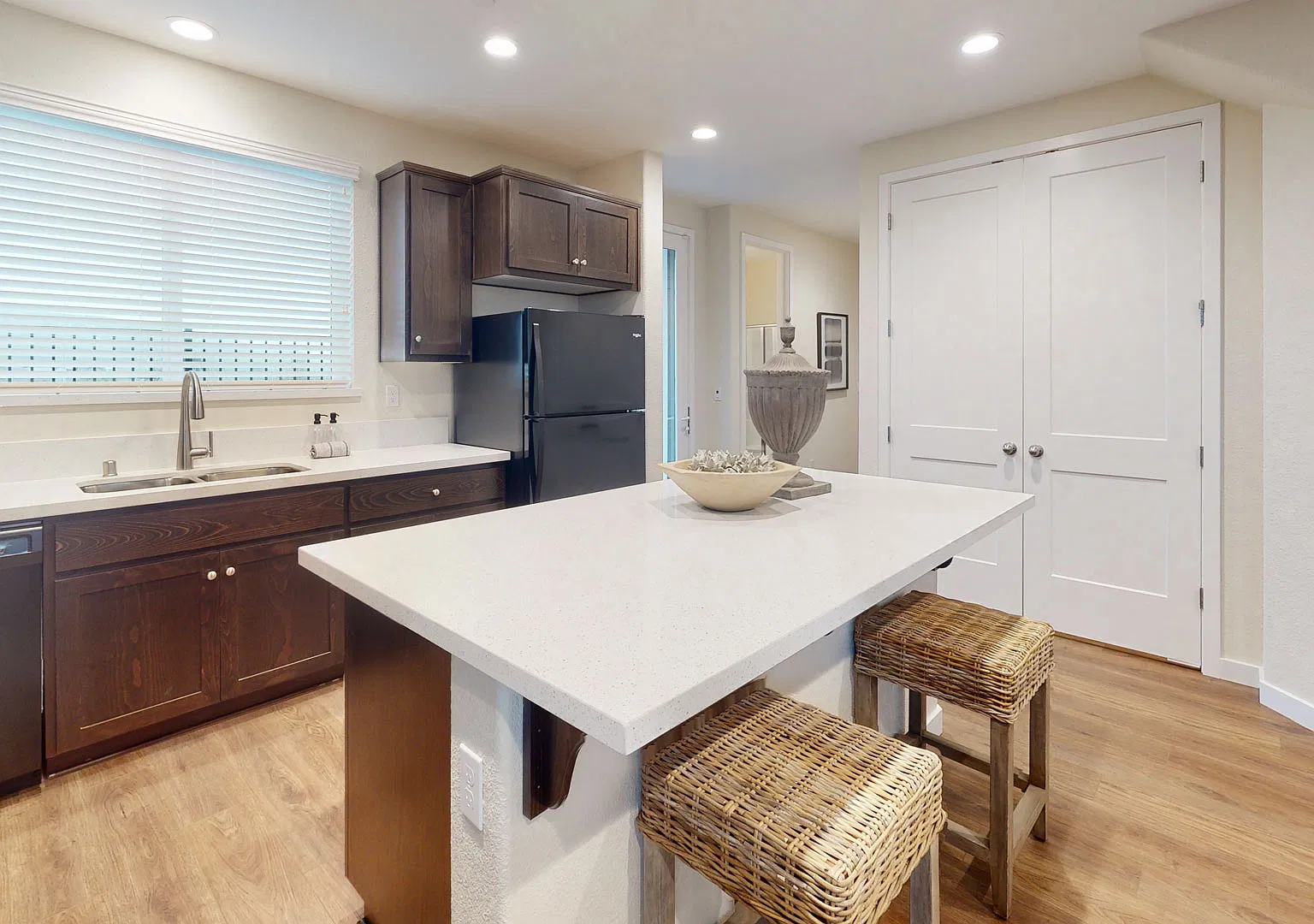 4 bed, 2146 sqft, $3,600 — Photo 2