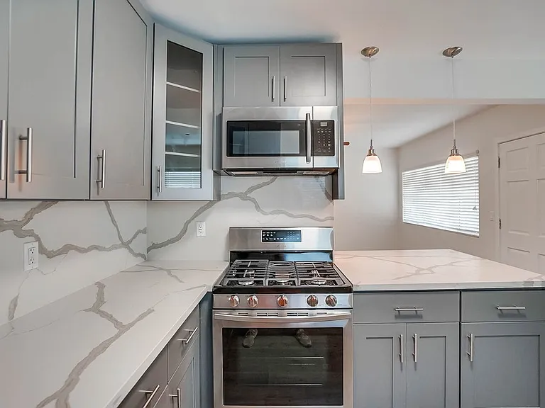 544 Evergreen St — Photo 4