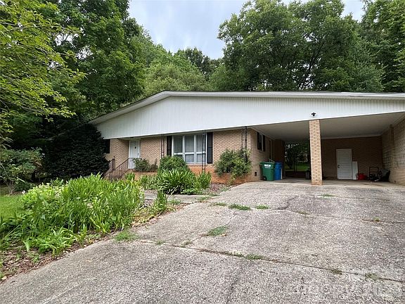 4th image of 3209 Greenwood Park Cir